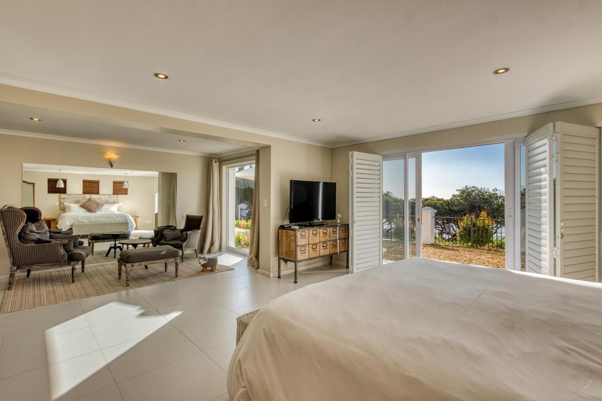 Manor On The Bay Hotel Gordons Bay Exterior photo